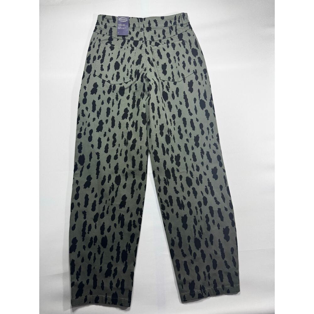 NWT Scoop Women's Leopard Print Green Black Barrel Jeans - Size 6/32" (30x31)* - Picture 2 of 5